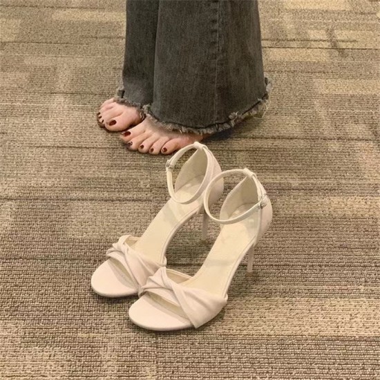 Thick-heeled pointed-toe trouser boots, street-ready short boots for women, spring and autumn 2025 new models, brown western-style skinny boots.