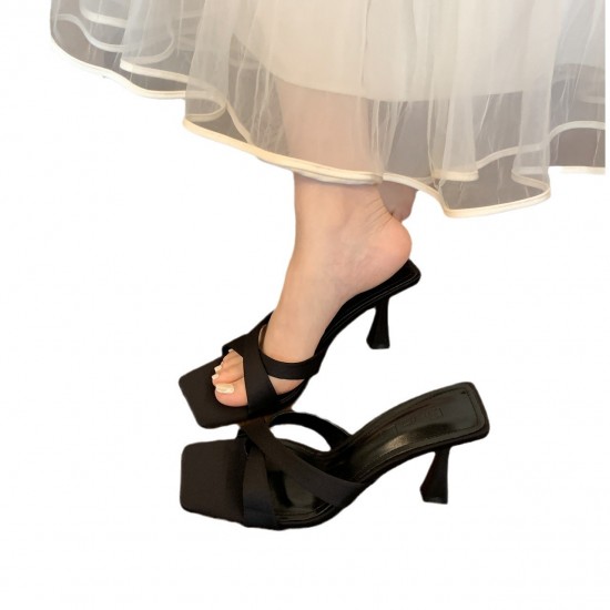 Birkenstock slippers. Women's summer outdoor shoes, 2025 new style, high-end, fashionable, versatile flat beach sandals, beachfront slippers.