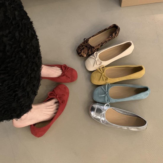 Women's French flat pumps, 2024 new retro suede red shoes, fairy-style ballet toe shoes.