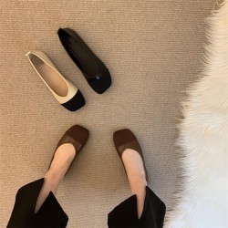 Flat-soled, closed-toe, soft-soled women's sandals, 2024 French-style outdoor sandals, super popular evening-inspired niche shoes.