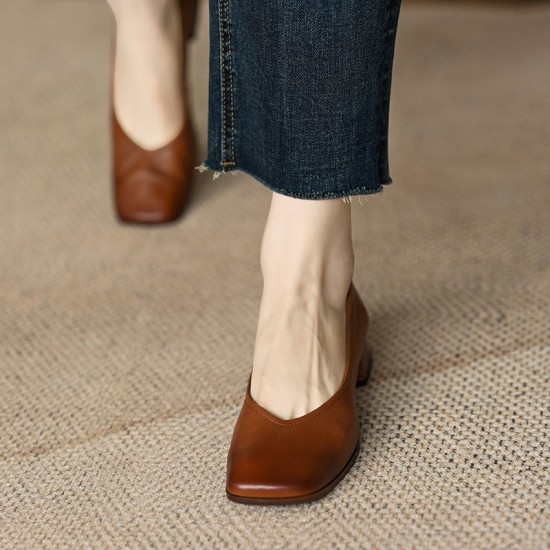 Silver point-toe block-heeled high heels for women, 2023 new, shallow-cut, elegant, retro, low-heeled, comfortable commuting shoes.