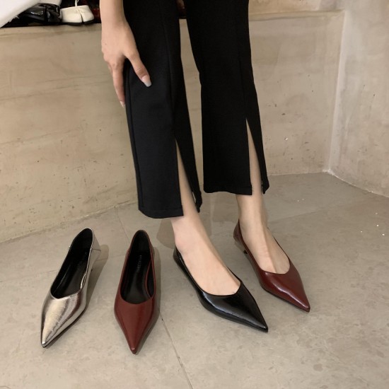 Nude women's high heels, soft leather, pointed toe, soft-soled, French-style, skirt-matching shoes with a gentle, low-heeled design.